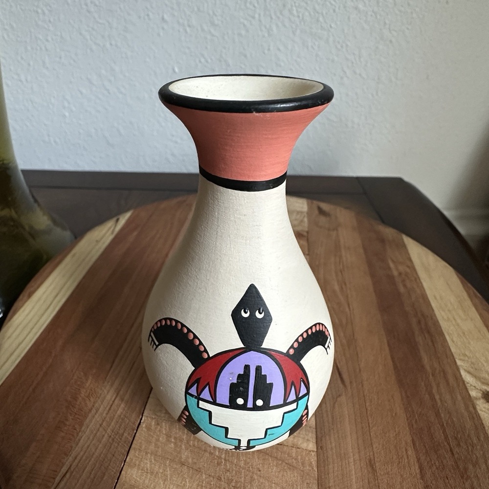 Native American Artisan‎ Pottery Vase 5 Inch Turtle Southwest Pueblo Signed Dawn